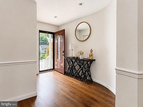 4th image of 48 E Logan Ave