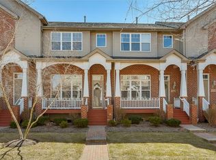 6122 River Bend Dr, Lisle, IL 60532