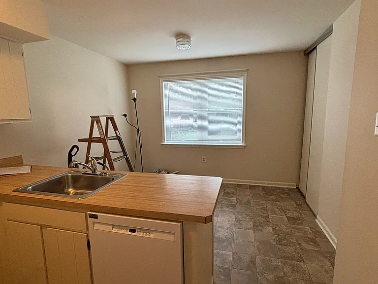 260 Jan Dr — Photo 5