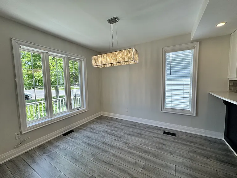 212 Churchland Dr — Photo 3
