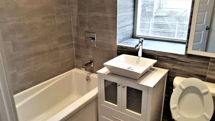 Rented by The Hamilton Group | media 32