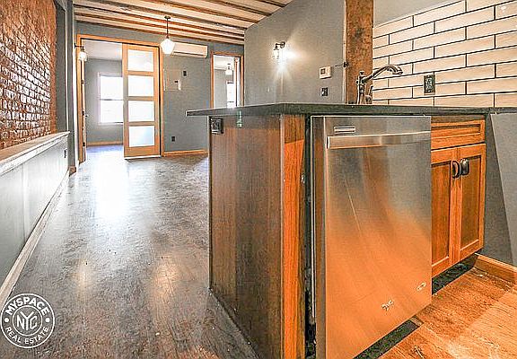 4th image of 202 Montrose Ave #7W