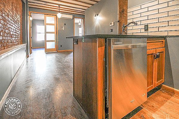 1st image of 202 Montrose Ave #4T