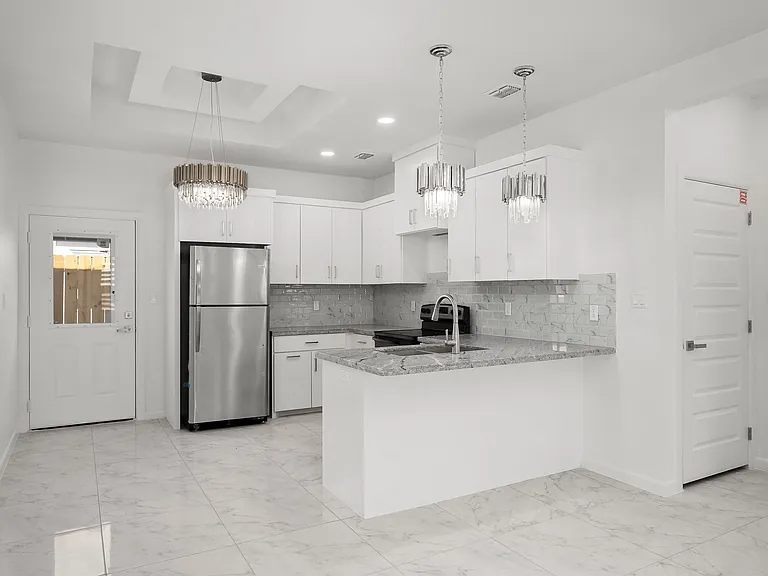 1412 E Hibiscus Ave #4 — Photo 5