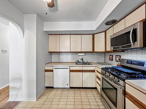 4th image of 144-68 Roosevelt Ave #3