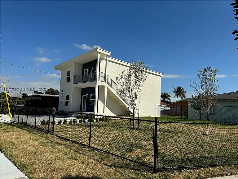 526 NW 6th #A — Photo 4