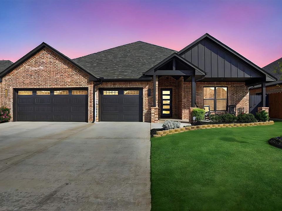1st image of 3922 NE Shenandoah Dr
