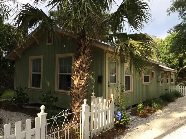 1971 Mullins St, Naples, FL 34112