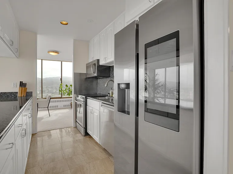 Bellevue Ave — Photo 11