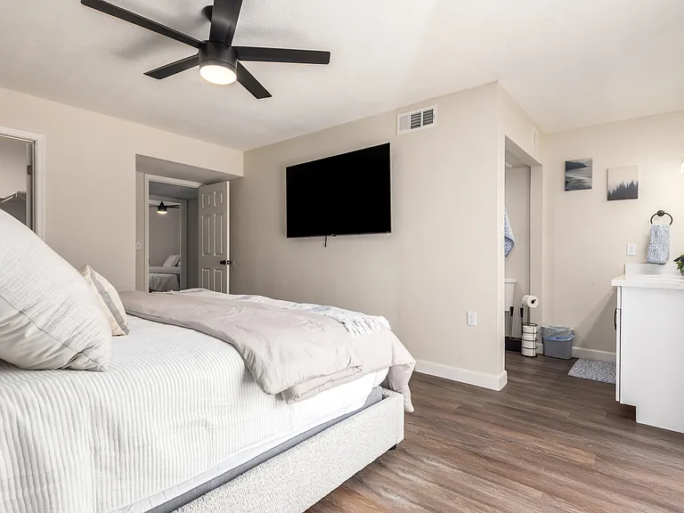 155 W Hunter St — Photo 17