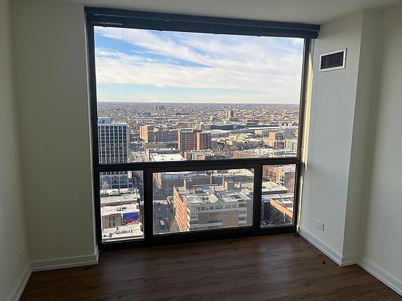 5th image of 4343 N Clarendon Ave APT 2717