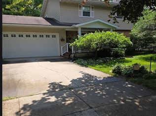 1222 S Park Ave, Neenah, WI 54956