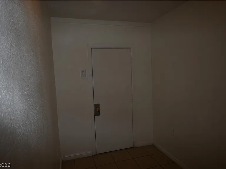 1007 C St #3 — Photo 8