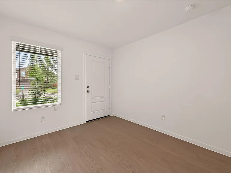 2410 Cherry Ruby Dr — Photo 32