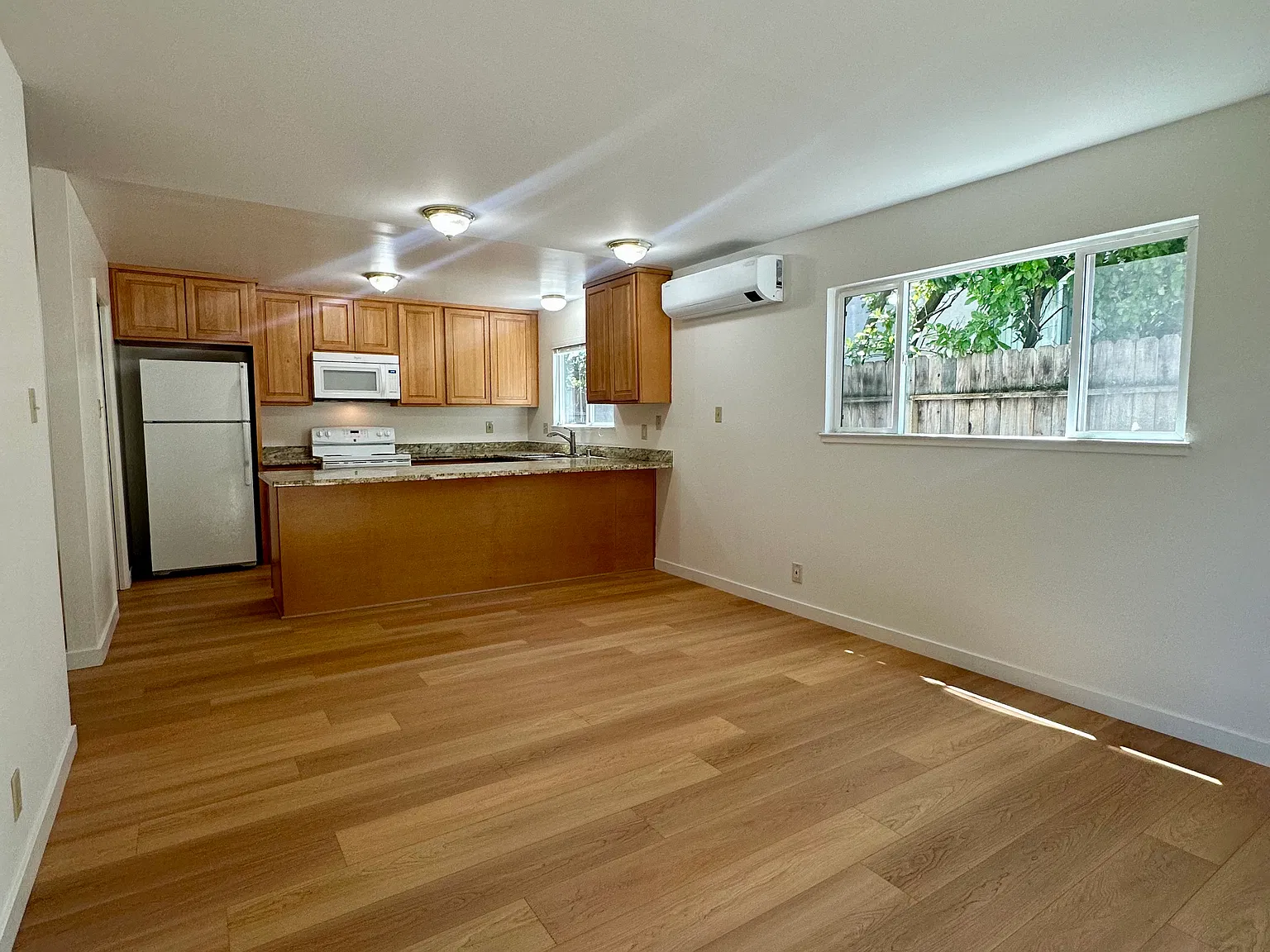 271 Brown St — Photo 2