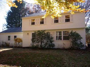 5 Saybrook Dr, Glenmont, NY 12077