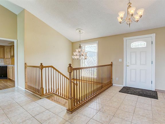 3rd image of 152 Riverwood St