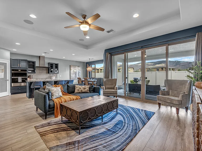 518 Riverbed Cir — Photo 1