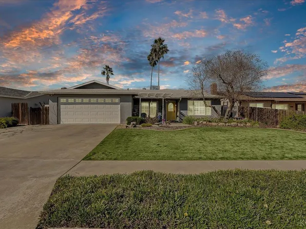 1146 Westwood Dr, Hanford, CA 93230