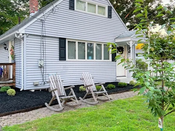 49 Canterbury Rd, Springfield, MA 01118