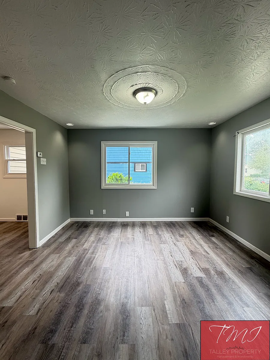 Building Photo - 13814 Durkee Ave
