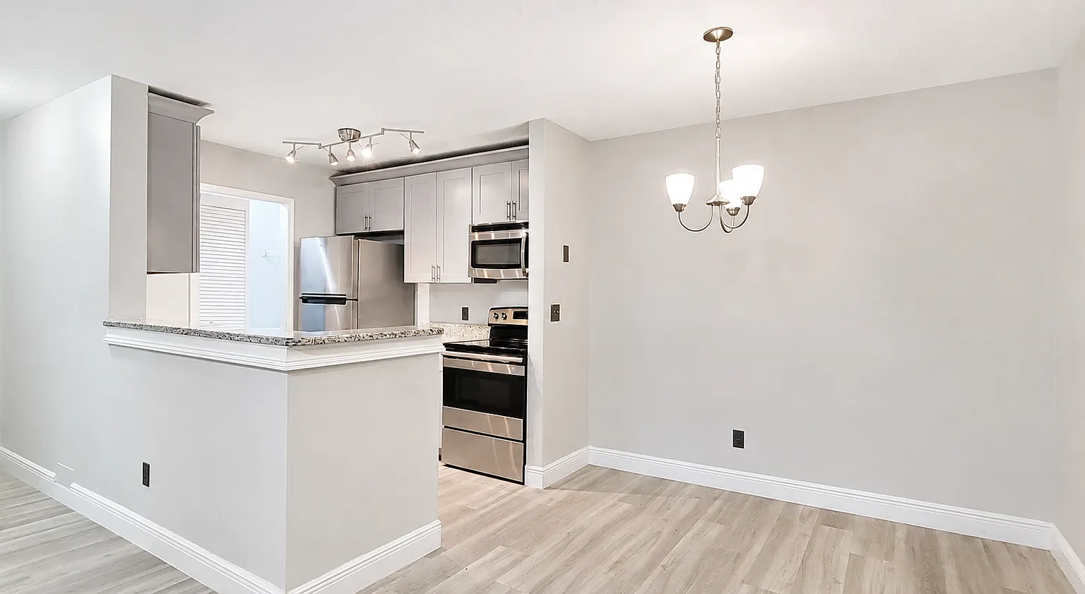 2 bed, 943 sqft, $1,700 — Photo 4