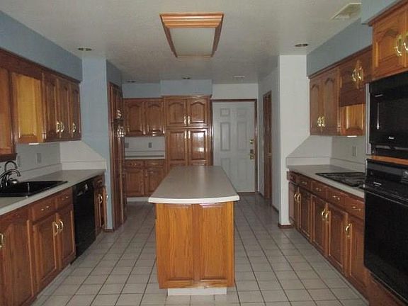 4th image of 1115 Crescent Dr