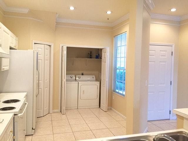 Kitchen w/ Washer & Dryer