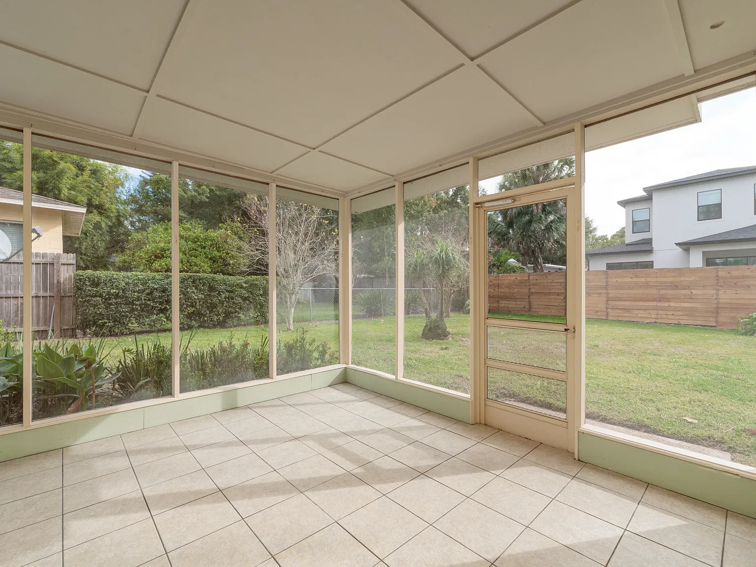 2 bed, 1.5 bath, 1000 sqft, $2,250 — Photo 3
