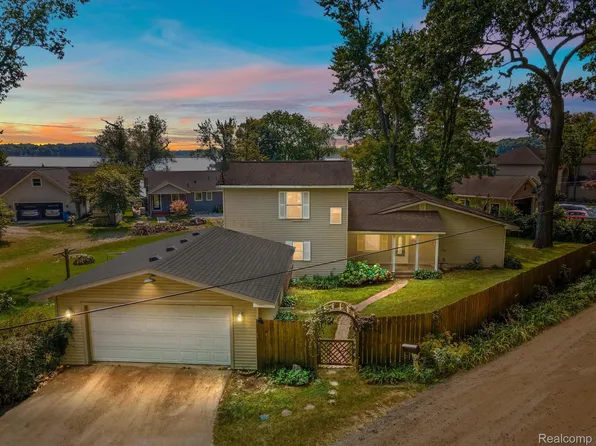 5420 Joslin Dr, Gregory, MI 48137