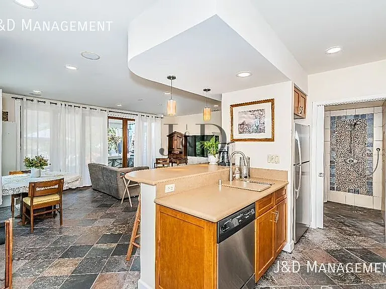 2406 Commonwealth Ave #STUDIO — Photo 2
