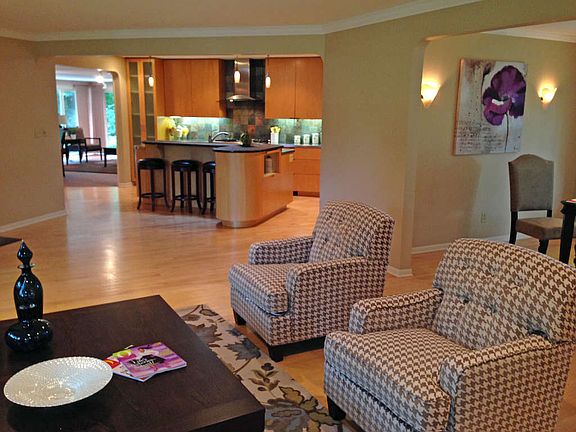 4th image of 414 Wilshire Walk