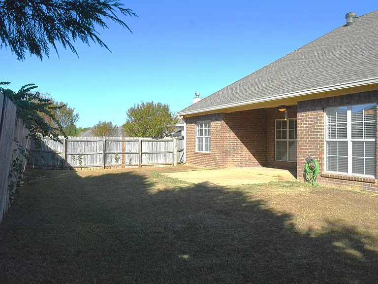 644 Huntington Dr — Photo 41