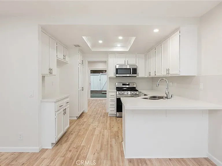 22195 Summit Hill Dr — Photo 13