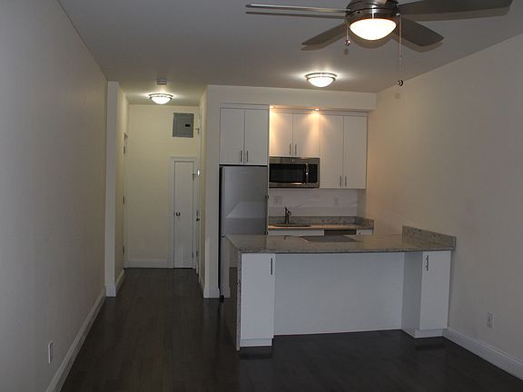 2nd image of 941 Washington Ave #5ZX