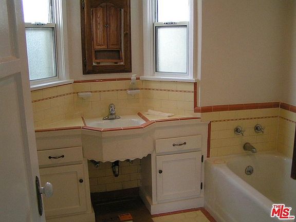 5th image of 9135 W 25th St