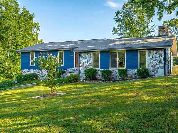 3rd image of 706 Timberwyck Dr