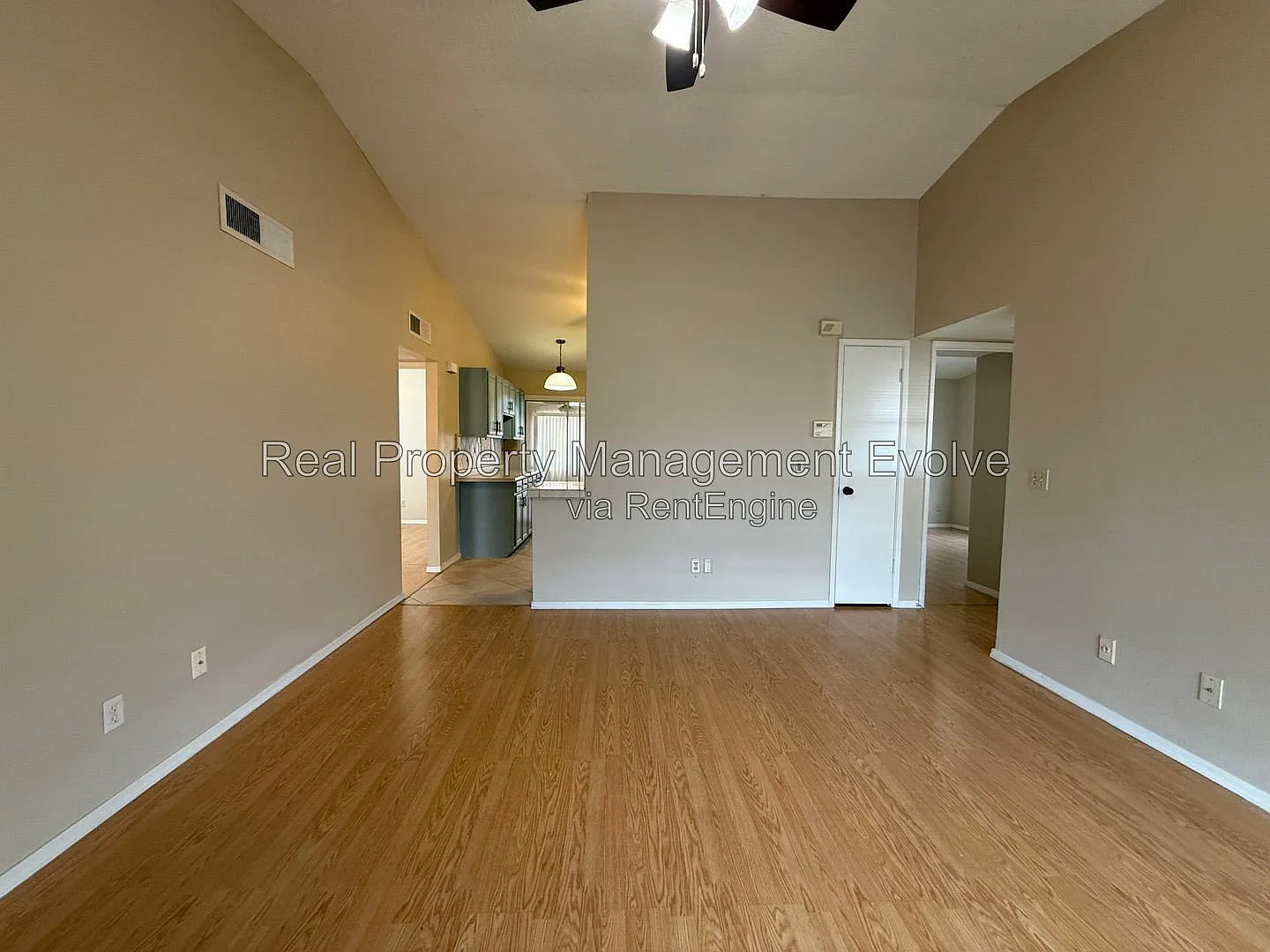 3 bed, 2.0 bath, 1264 sqft, $1,795 — Photo 2