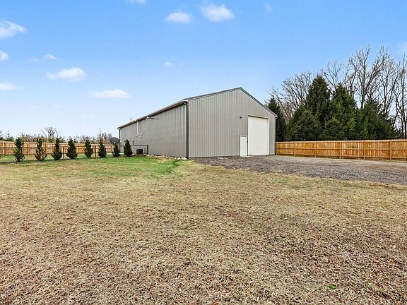 2nd image of 6850 Wooster Rd