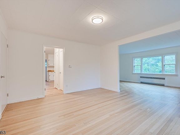 4th image of 50 Forest Ave