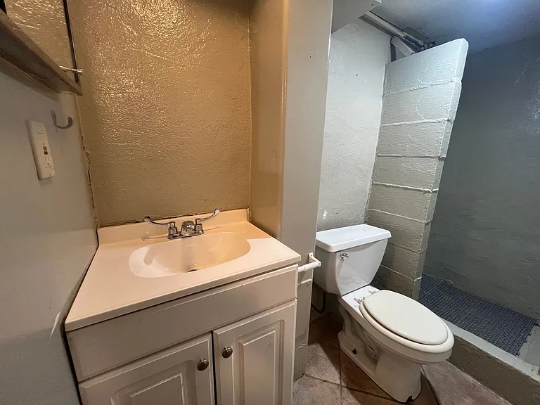 11 Aldeah Ave — Photo 8