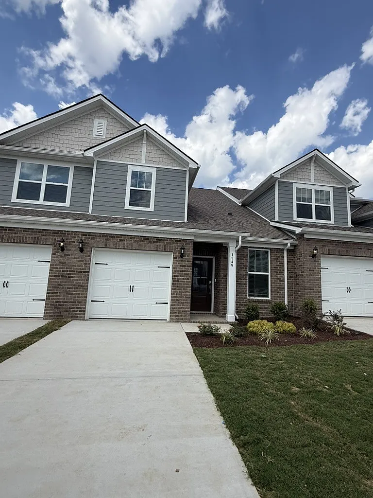 3 bed, 2.5 bath, 1846 sqft, $1,995 — Photo 2