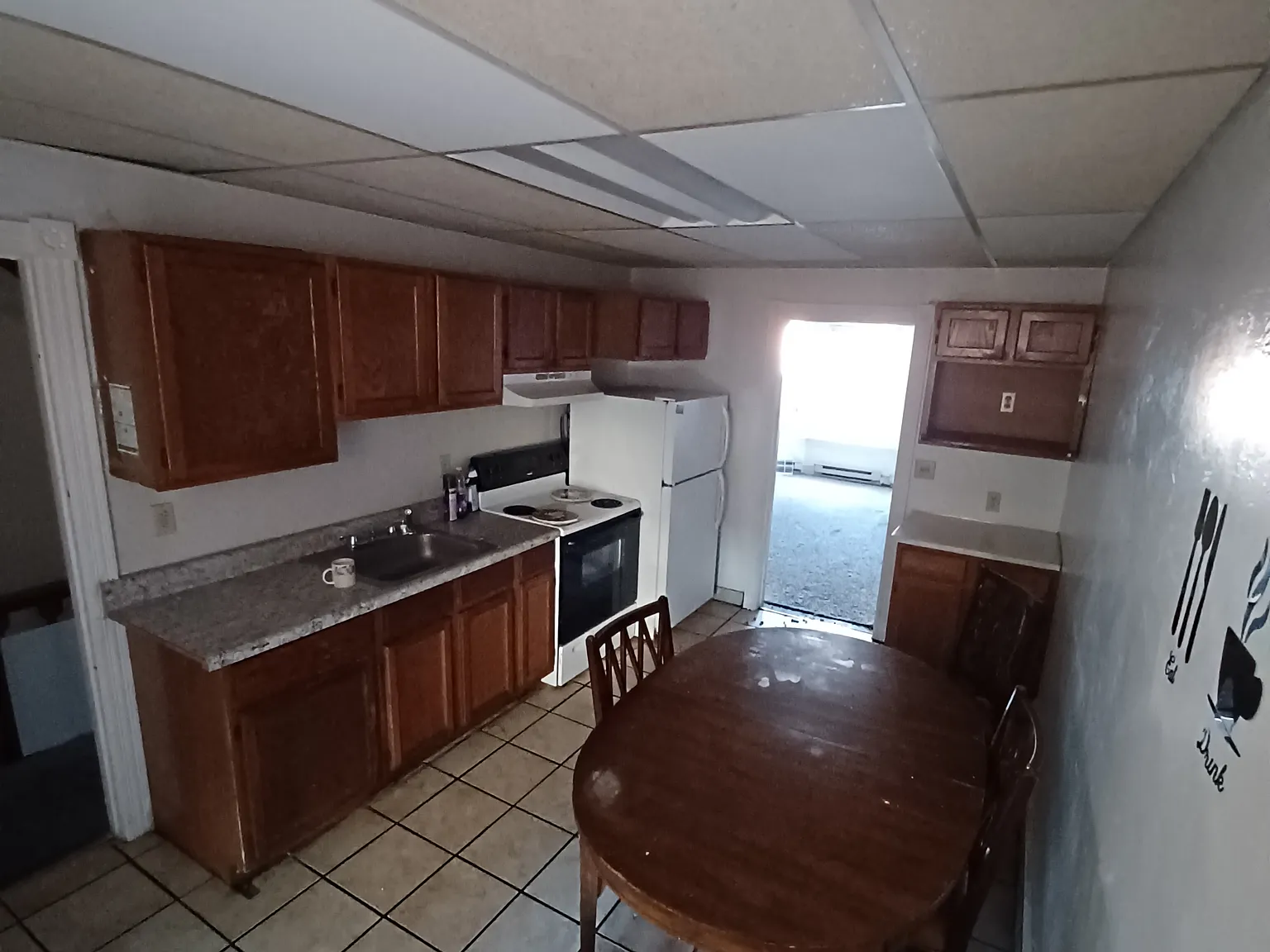 3 bed, 1000 sqft, $1,700 — Photo 3