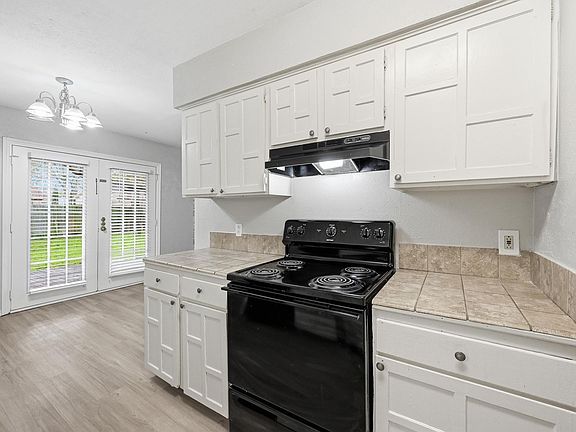 4th image of 1718 Dorchester Dr