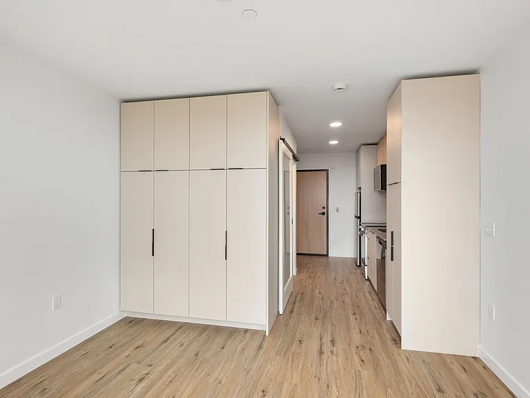 CHRONICLE: Stylish Wallingford Studios with Full Appliance Package & Premium Amenities — Photo 39