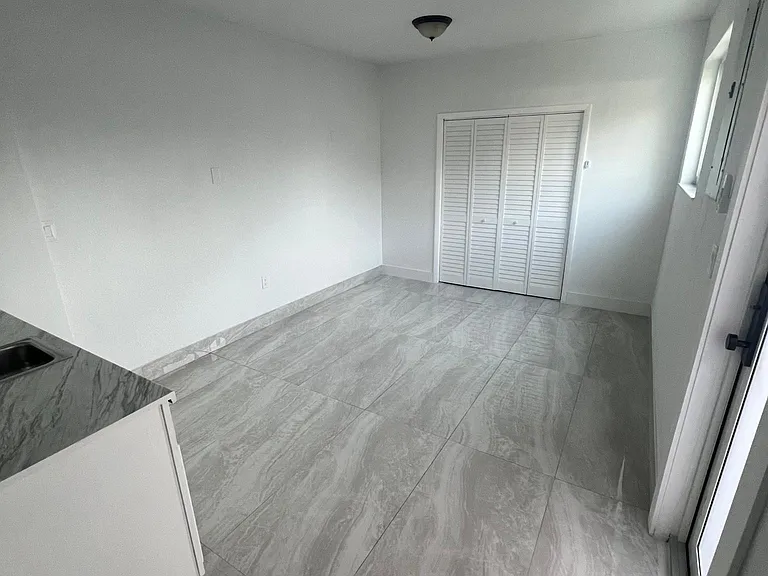 SW 117th Ave — Photo 3