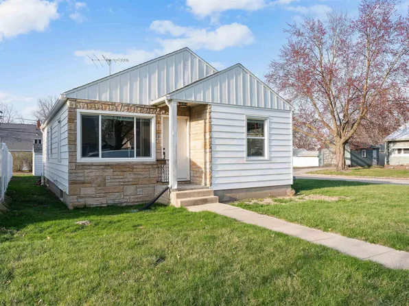 121 Forest Ave, Waterloo, IA 50702