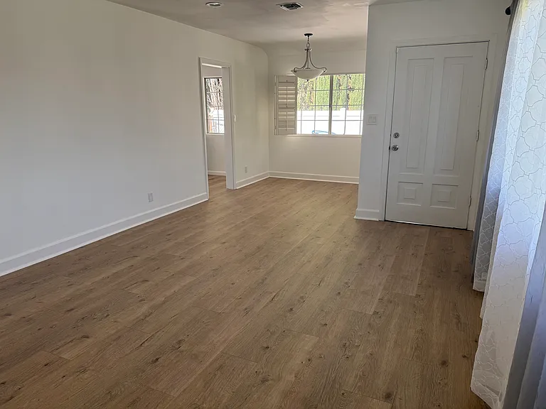 4943 Petit Ave — Photo 5