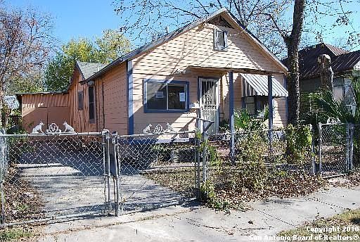 2nd image of 814 N Brazos St