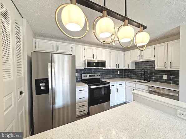 12205 Peach Crest Dr #902-H, Germantown, MD 20874